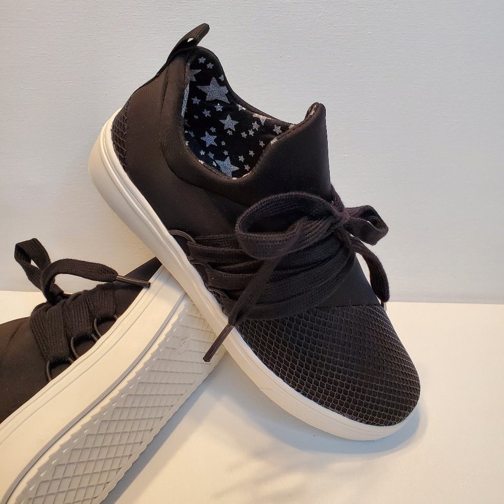 Madden Girl Prancer Sneaker